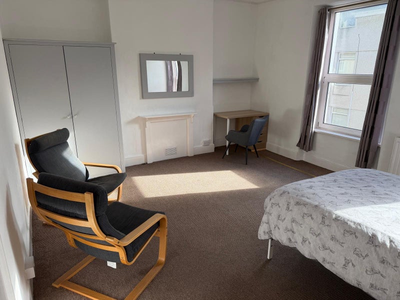 Photo 1: Room 4 £525pcm