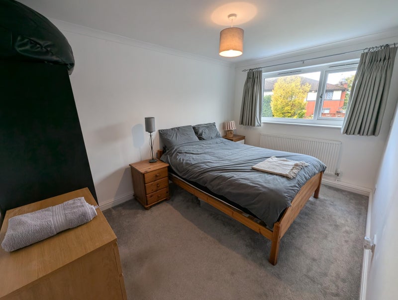 Photo 1: Bedroom available (1)