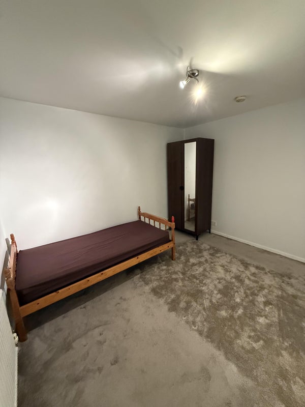 Photo 1: Double Bedroom