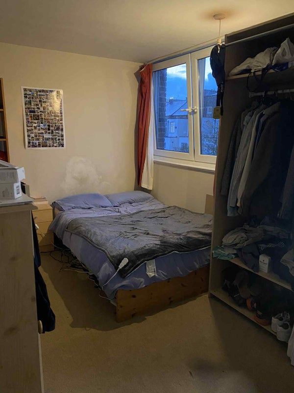 Photo 1: Room