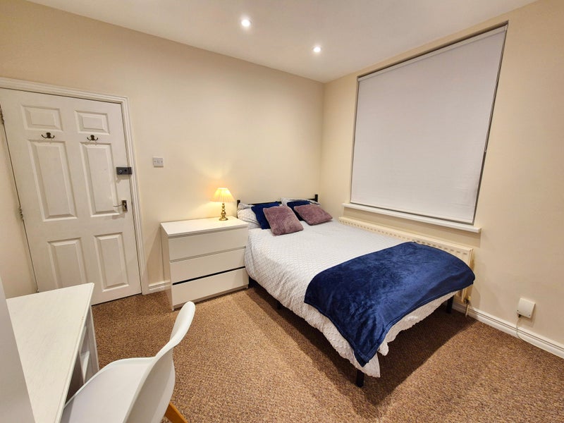 Photo 1: The room available