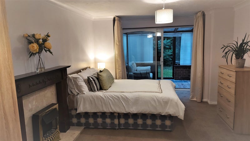 Photo 1: Room 1 - Available