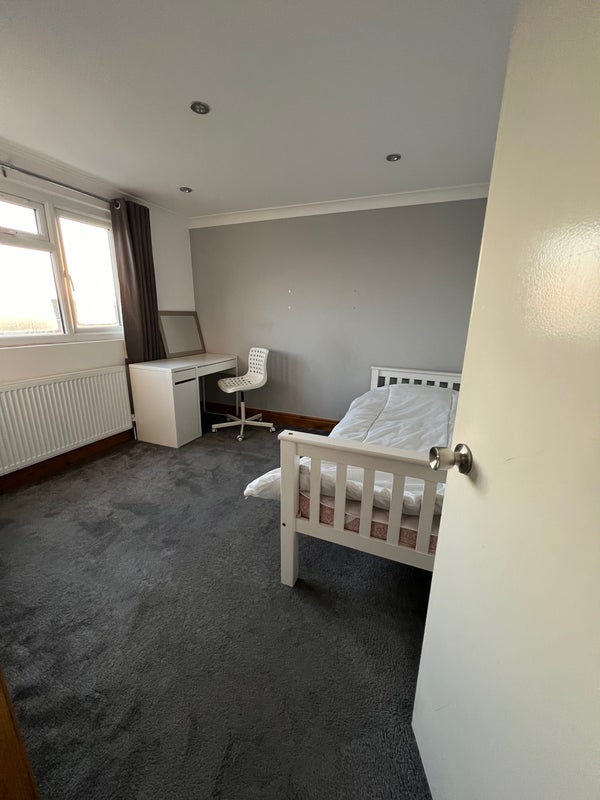 Photo 1: Double room with single bed 