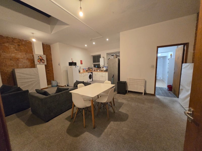 Photo 1: Living room and kitchen