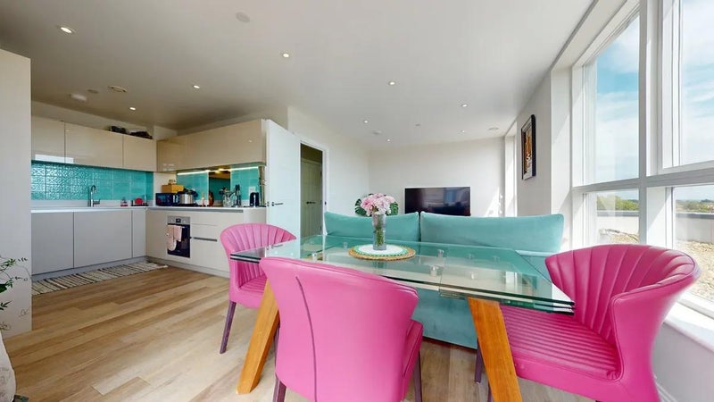 Photo 1: Living room/ Kitchen