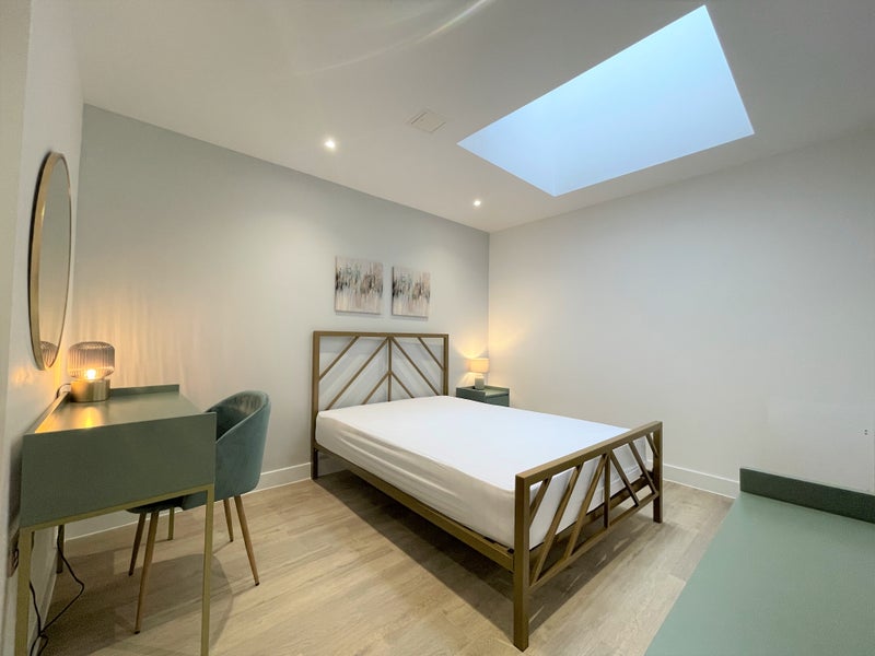 Photo 1: Room 2- £650pcm