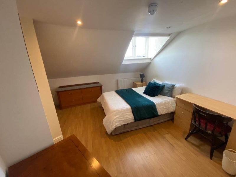 Photo 1: Huge Double room 2 - £165pw/£715pcm