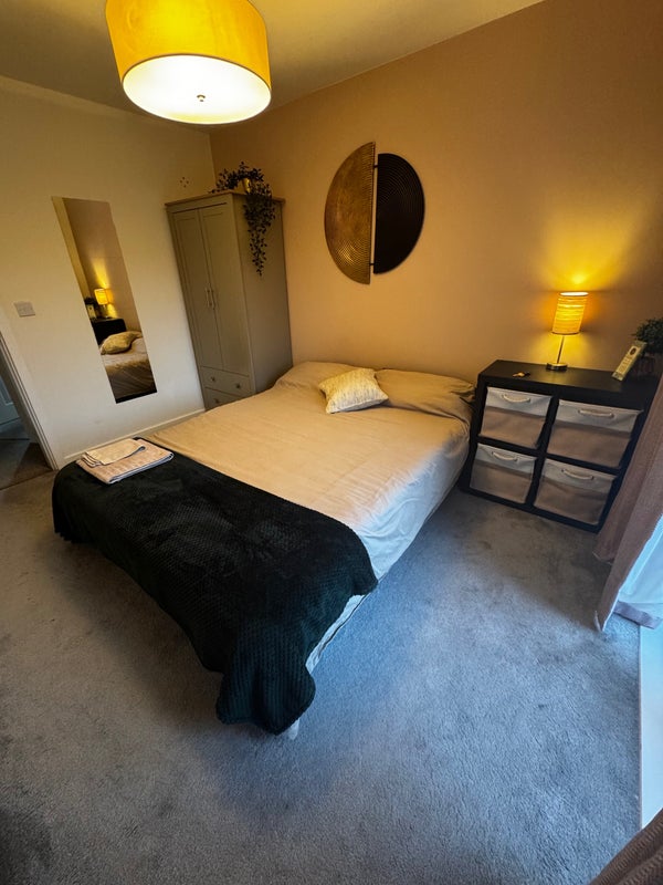 Photo 1: Bedroom 1- £640/month rent
