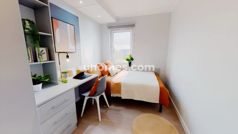 Photo 1: office photo