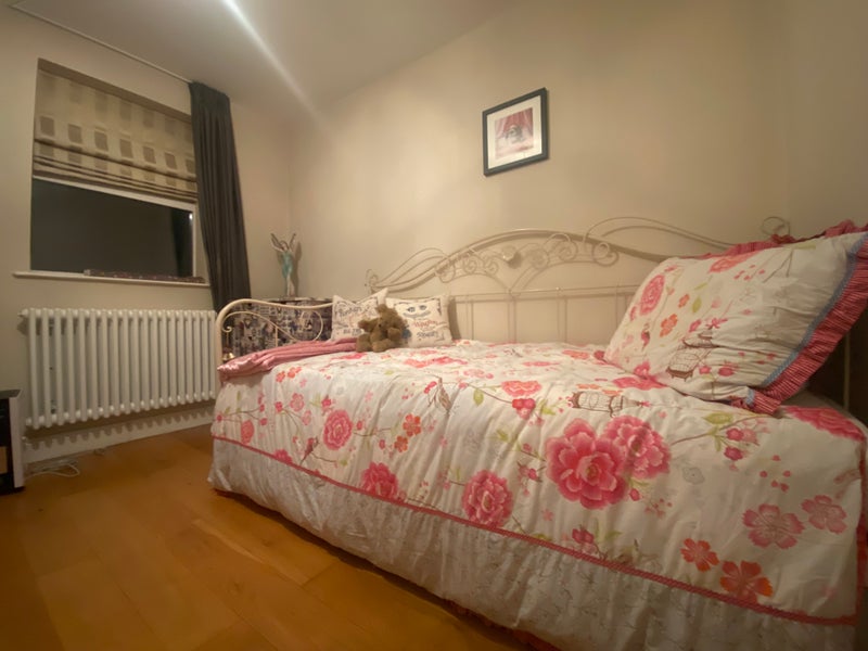 Photo 1: Room for rent