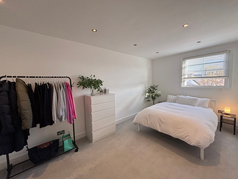 Photo 1: Large room £1125