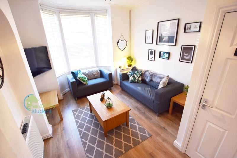 Photo 1: Living Room 