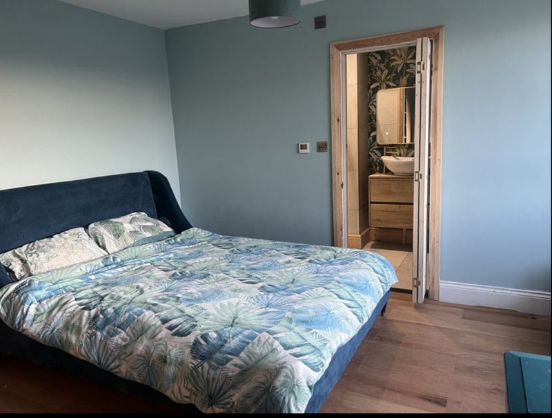 Photo 1: First En-suite Available (£1200) 