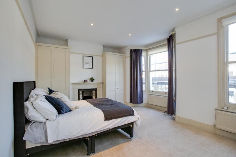 Photo 1: Room 4 - huge