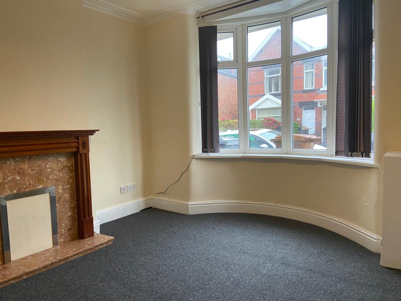 Photo 1: Living Room/Dining room