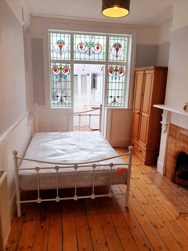 Photo 1: Bright Double - leading onto private conservatory