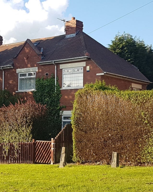 Photo 1: 3 Bedroom Semi-Detached House 