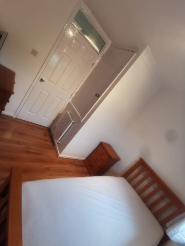 Photo 1: Single Bedroom