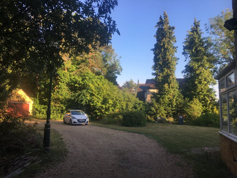 Photo 1: Parkings behind gate