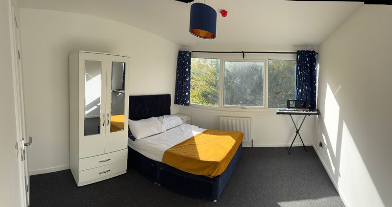 Photo 1: Blue Room - Available