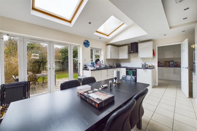 Photo 1: 30 Dryleaze Road