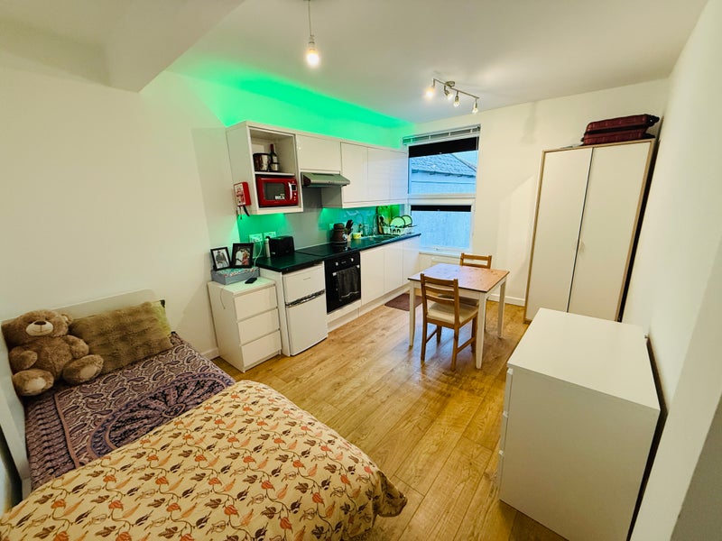 Photo 1: Flatlet with Fully Equipped Kitchen & Mood Lighting