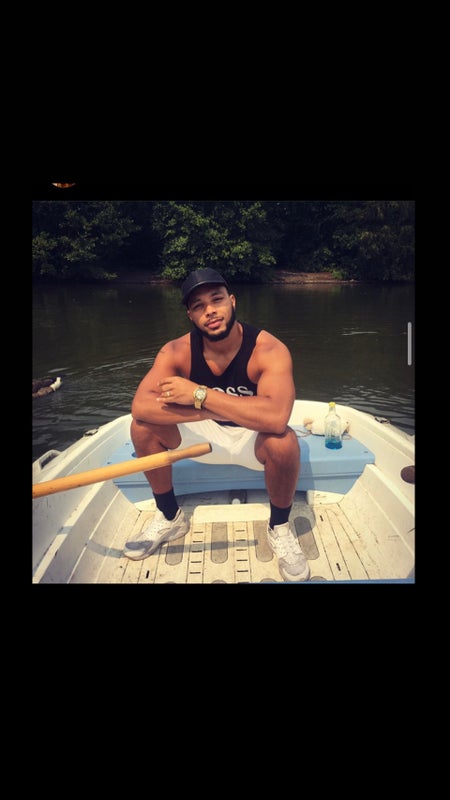 Photo 1: Working professional looking for a quite place to stay for a few months,maybe more  