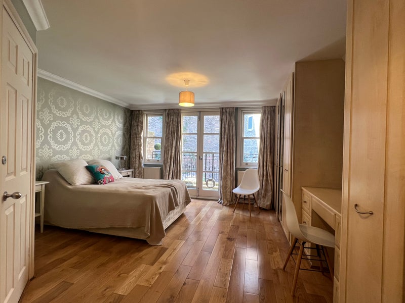 Photo 1: Room - D (En-suite)