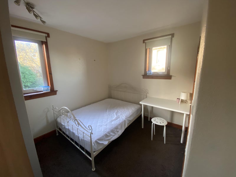 Photo 1: Bedroom for rent 