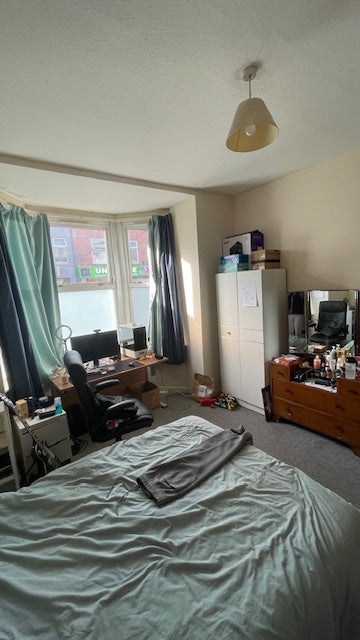 Photo 1: Bedroom 1