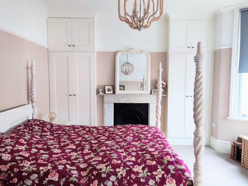 Photo 1: King size four poster bed included 