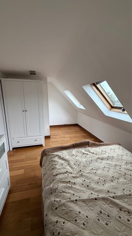 Photo 1: Large Bedroom