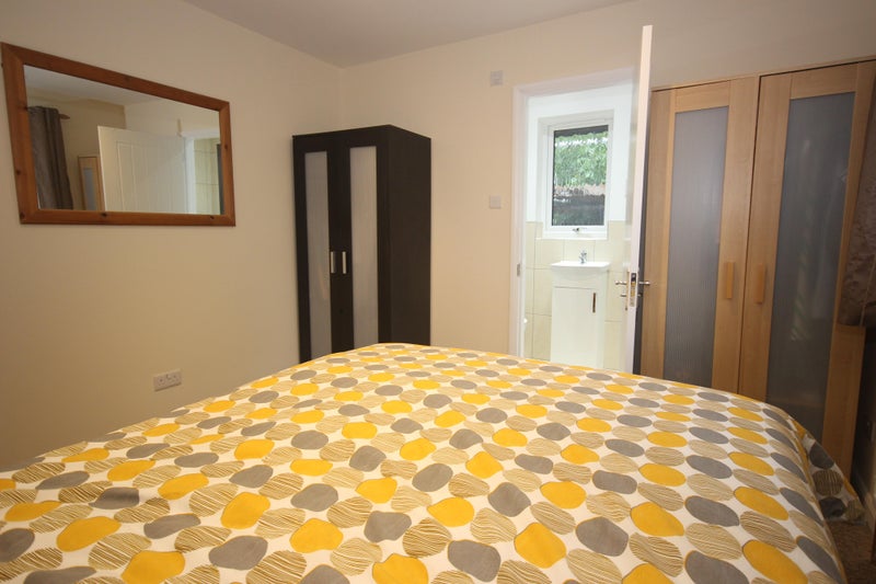 Photo 1: Double Bedroom 3