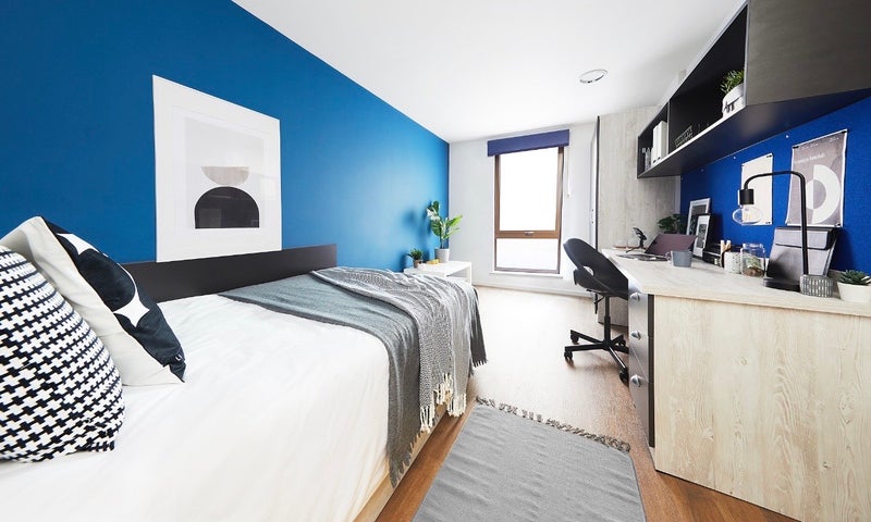 Photo 1: Gold En-Suite