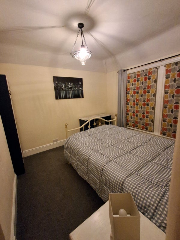 Photo 1: Bedroom