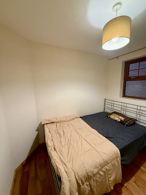 Photo 1: Bedroom 