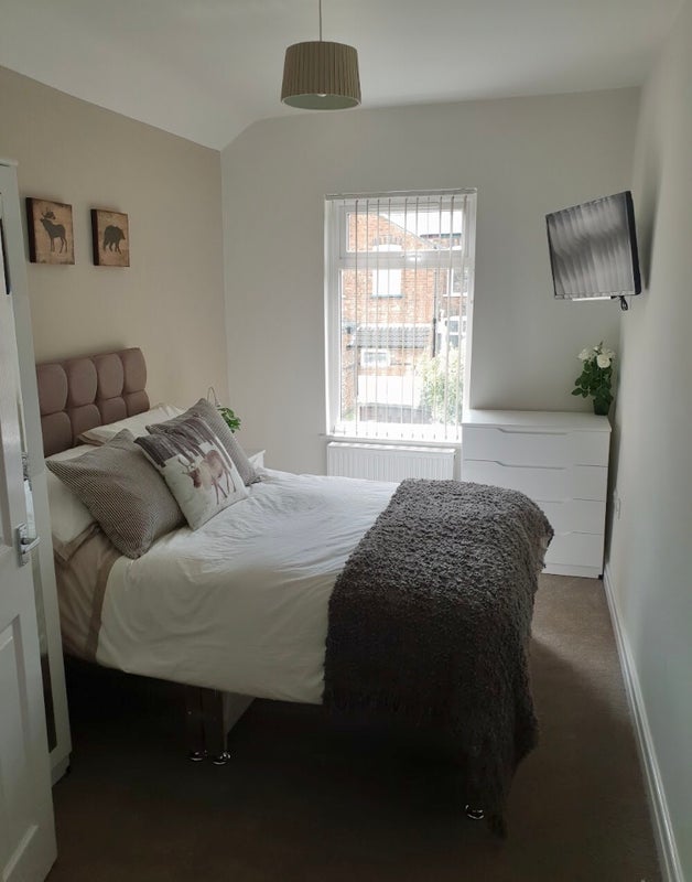 Photo 1: Room 5 - double bed, fully furnished