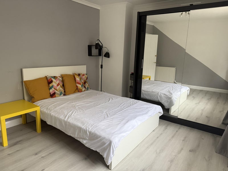 Photo 1: double bedroom