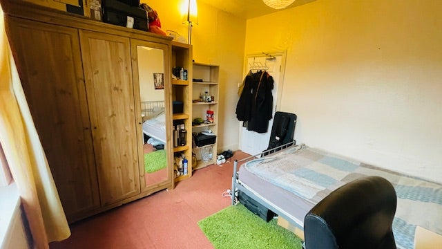 Photo 1: Duble room £750/month