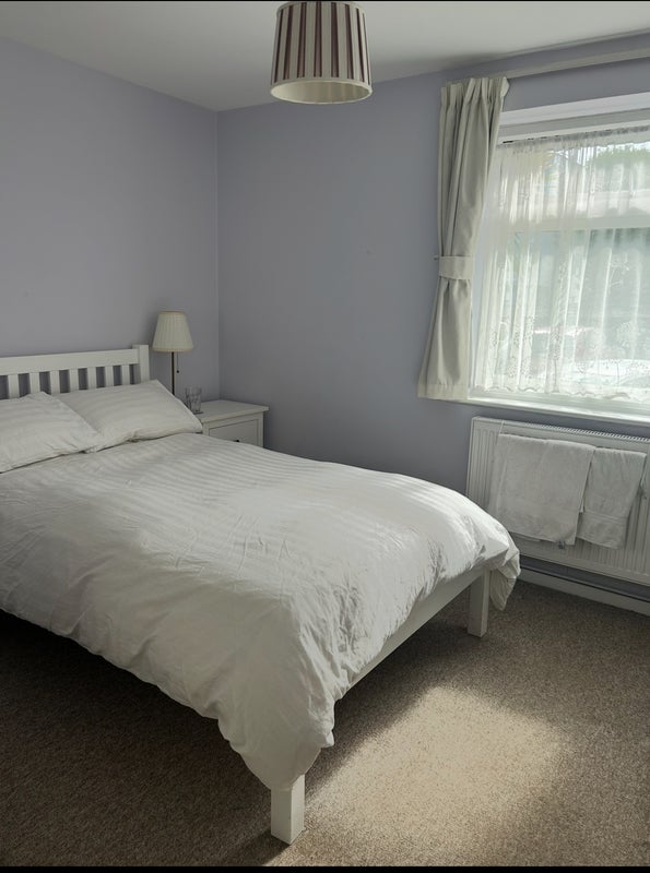 Photo 1: Double bedroom 