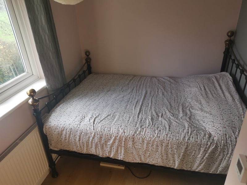 Photo 1: Double bed