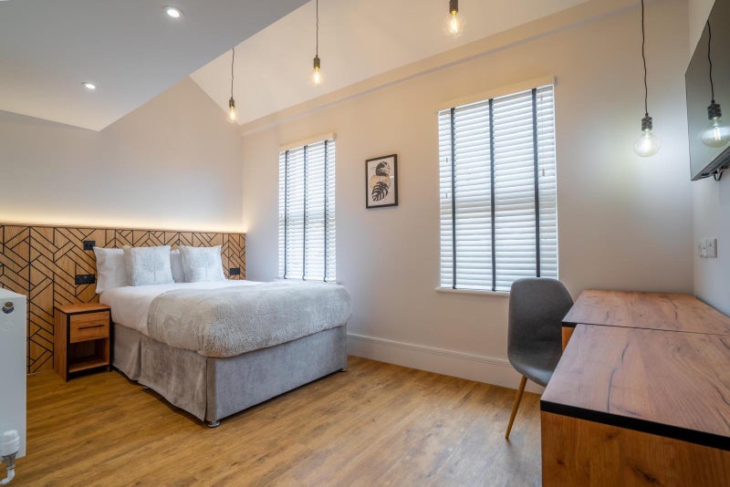 Photo 1: Room 4 - Double ensuite