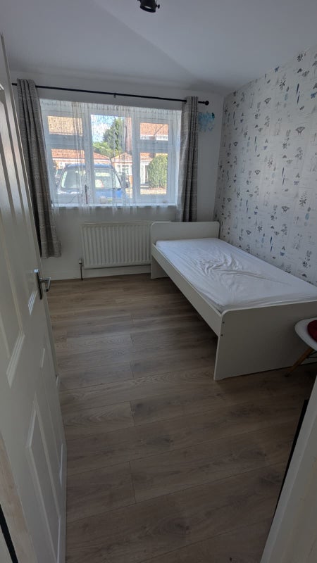 Photo 1: light and airy double room