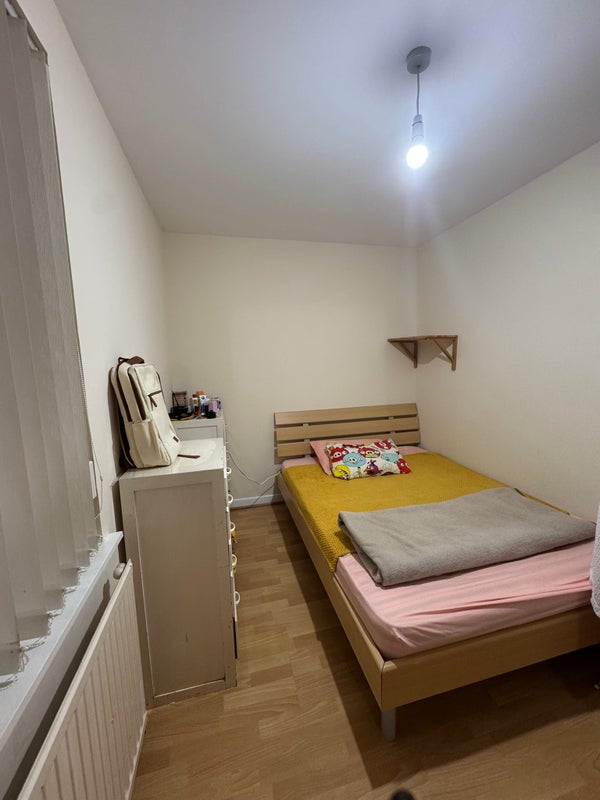 Photo 1: Bright furnished double bedroom