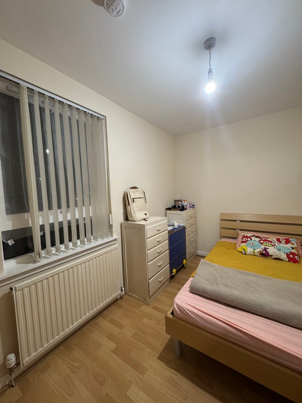 Photo 1: Bright furnished double bedroom