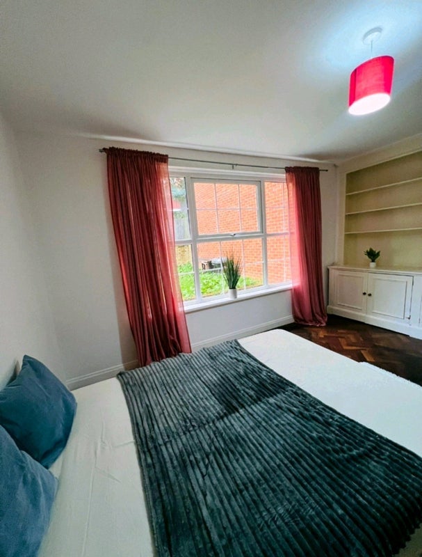 Photo 1: Double Room (£860) - All Bills Included