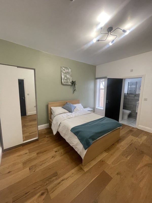 Photo 1: Bedroom with ensuite 