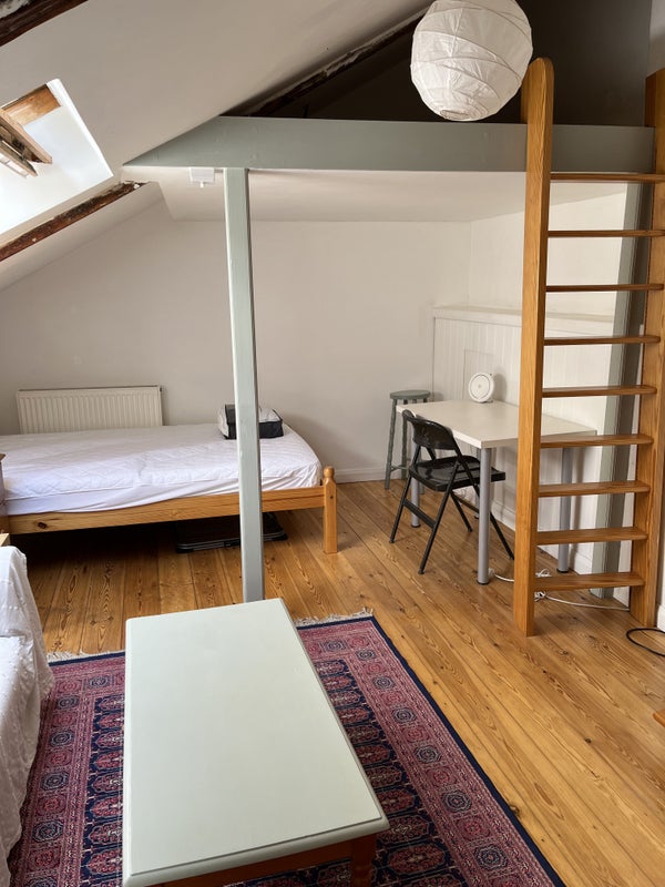 Photo 1: Living/bedroom