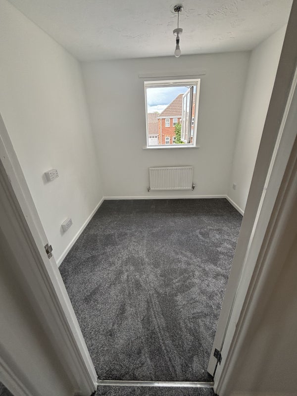 Photo 1: Single room