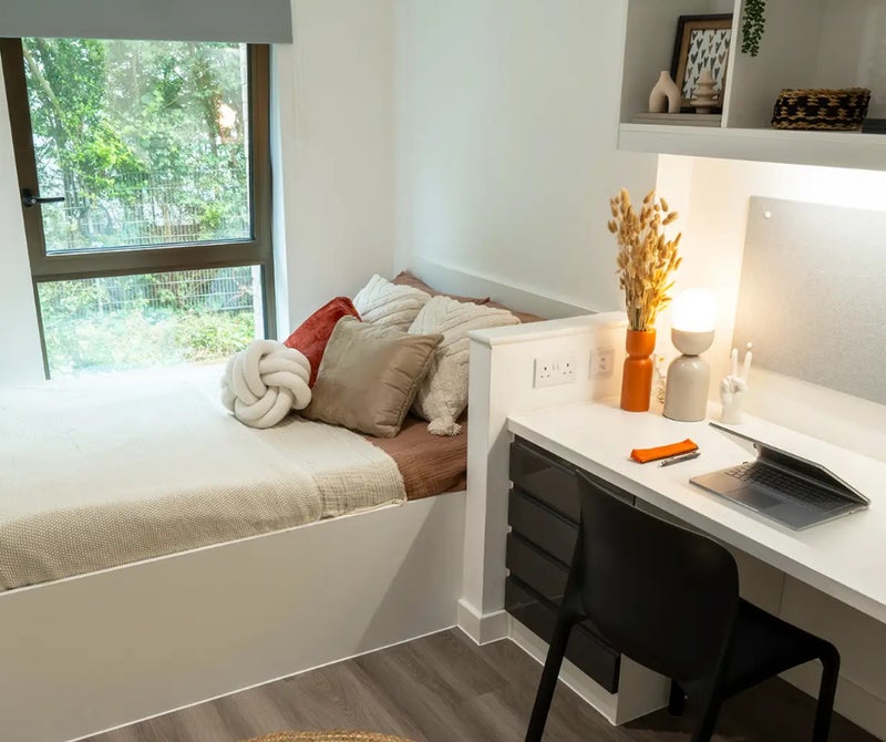 Photo 1: Double bed (mattress and bed only, no beddings)